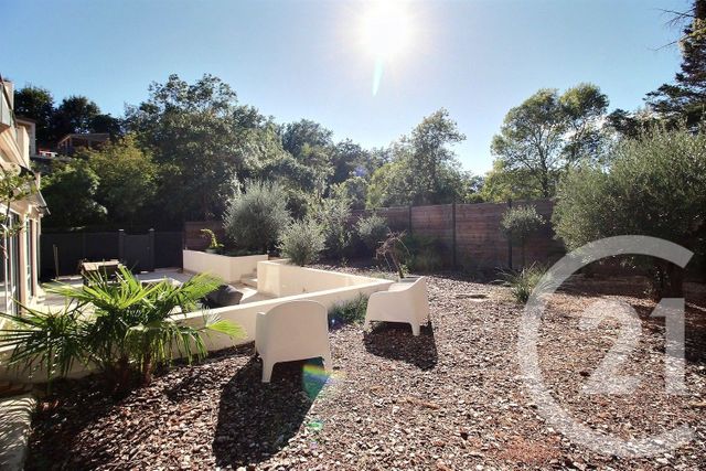 Afficher la photo en grand Maison à vendre - 5 pièces - 141,31 m2 - Chateauneuf Grasse - 06 - PROVENCE-ALPES-COTE-D-AZUR