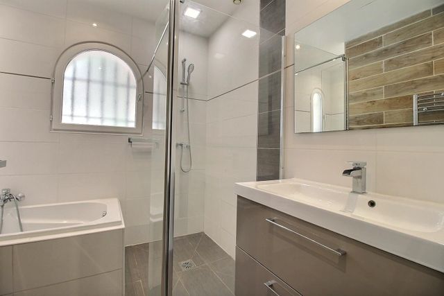 Maison à vendre - 7 pièces - 227 m2 - Valbonne - 06 - PROVENCE-ALPES-COTE-D-AZUR