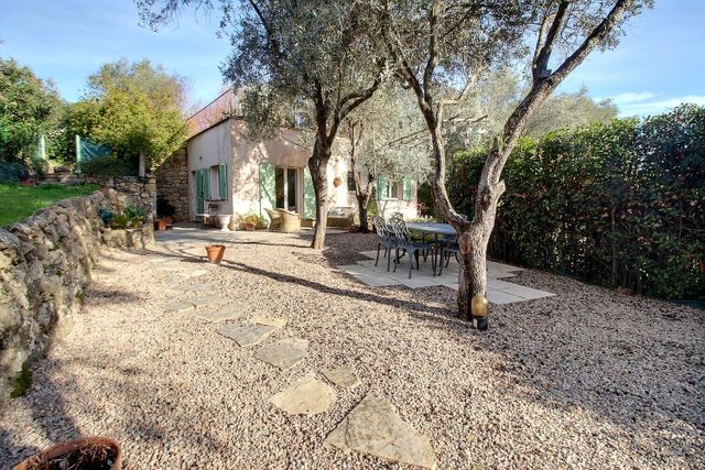 Maison à vendre - 5 pièces - 279,58 m2 - Valbonne - 06 - PROVENCE-ALPES-COTE-D-AZUR