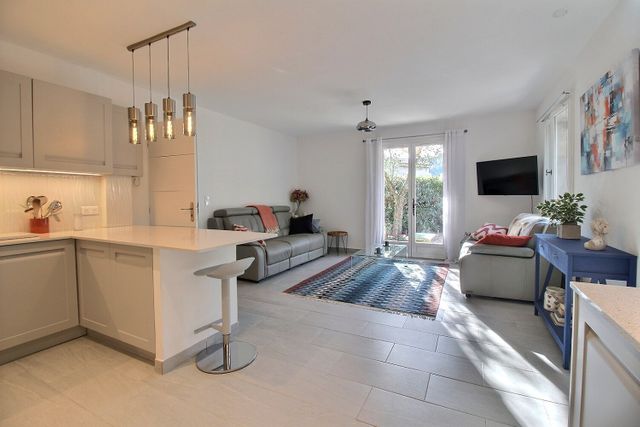 Maison à vendre - 5 pièces - 279,58 m2 - Valbonne - 06 - PROVENCE-ALPES-COTE-D-AZUR