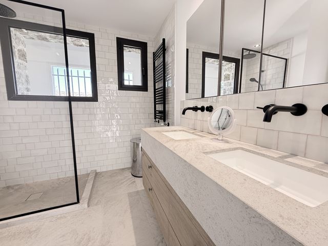 Maison à vendre - 6 pièces - 200 m2 - Chateauneuf Grasse - 06 - PROVENCE-ALPES-COTE-D-AZUR