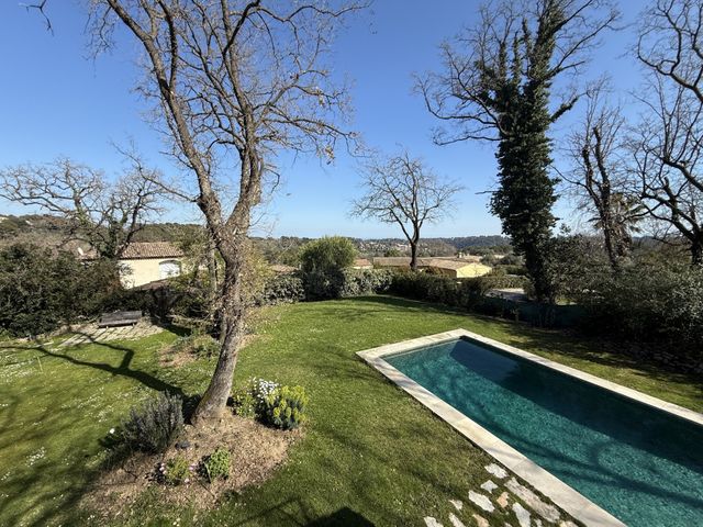 Maison à vendre - 6 pièces - 200 m2 - Chateauneuf Grasse - 06 - PROVENCE-ALPES-COTE-D-AZUR