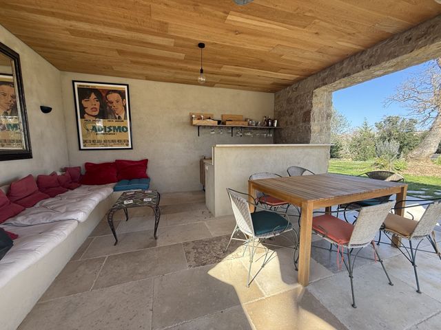 Maison à vendre - 6 pièces - 200 m2 - Chateauneuf Grasse - 06 - PROVENCE-ALPES-COTE-D-AZUR