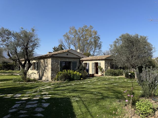 Maison à vendre - 6 pièces - 200 m2 - Chateauneuf Grasse - 06 - PROVENCE-ALPES-COTE-D-AZUR