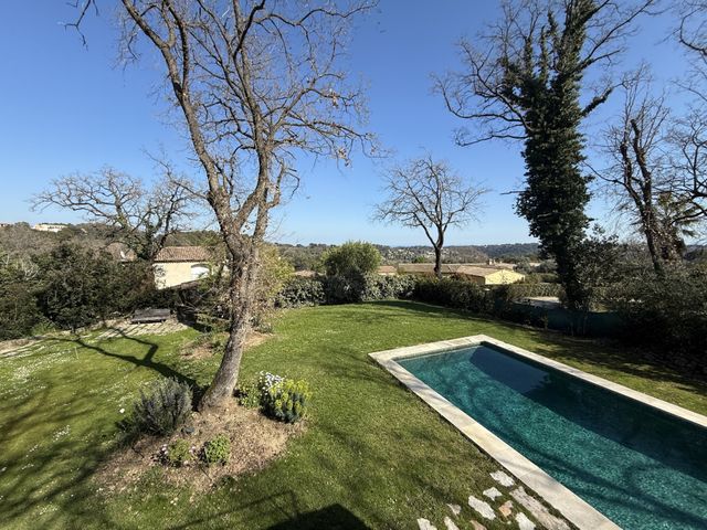 Maison à vendre - 6 pièces - 200 m2 - Chateauneuf Grasse - 06 - PROVENCE-ALPES-COTE-D-AZUR