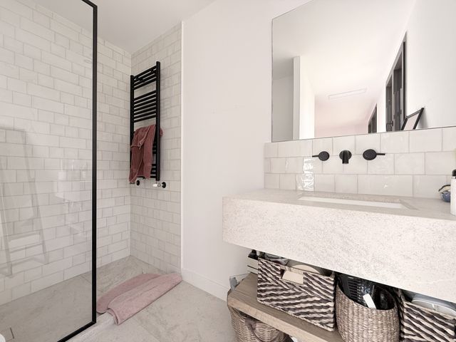 Maison à vendre - 6 pièces - 200 m2 - Chateauneuf Grasse - 06 - PROVENCE-ALPES-COTE-D-AZUR