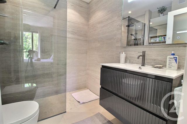 Afficher la photo en grand Appartement F3 à vendre - 3 pièces - 78,70 m2 - Villeneuve Loubet - 06 - PROVENCE-ALPES-COTE-D-AZUR