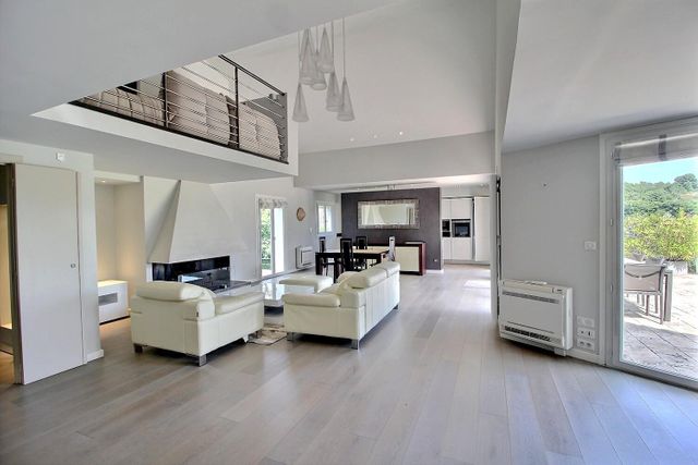 Afficher la photo en grand Maison à vendre - 5 pièces - 218 m2 - Biot - 06 - PROVENCE-ALPES-COTE-D-AZUR