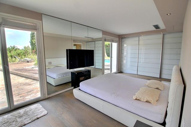 Afficher la photo en grand Maison à vendre - 5 pièces - 218 m2 - Biot - 06 - PROVENCE-ALPES-COTE-D-AZUR