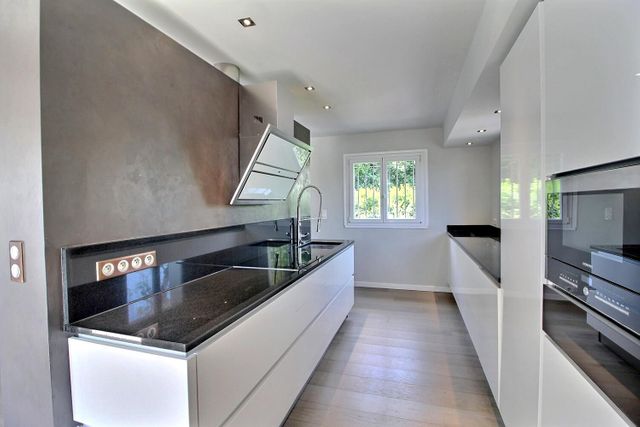 Afficher la photo en grand Maison à vendre - 5 pièces - 218 m2 - Biot - 06 - PROVENCE-ALPES-COTE-D-AZUR