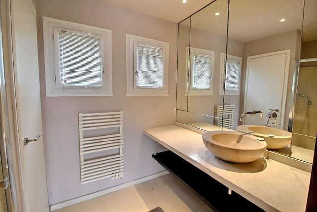 Afficher la photo en grand Maison à vendre - 5 pièces - 218 m2 - Biot - 06 - PROVENCE-ALPES-COTE-D-AZUR