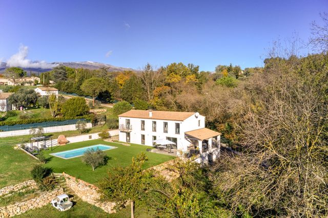 Maison à vendre - 5 pièces - 223 m2 - Chateauneuf Grasse - 06 - PROVENCE-ALPES-COTE-D-AZUR