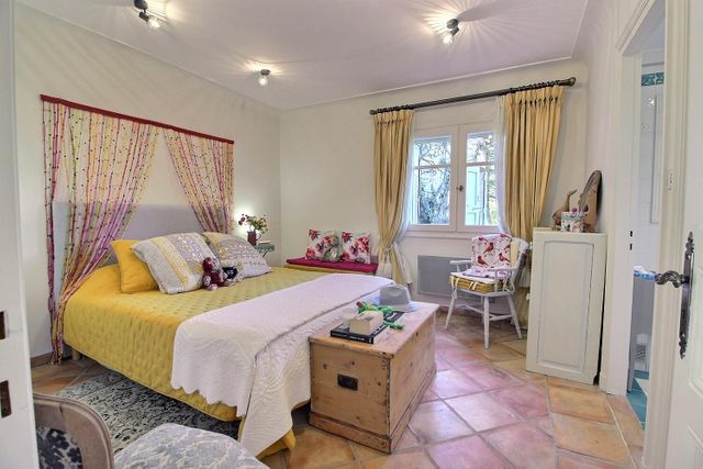 Maison à vendre - 10 pièces - 330 m2 - Chateauneuf Grasse - 06 - PROVENCE-ALPES-COTE-D-AZUR