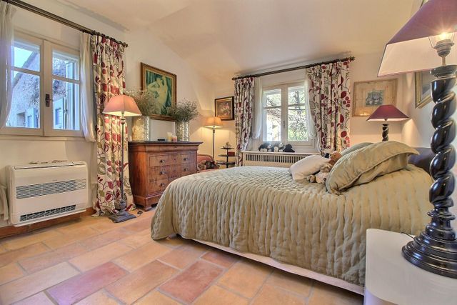 Maison à vendre - 10 pièces - 330 m2 - Chateauneuf Grasse - 06 - PROVENCE-ALPES-COTE-D-AZUR