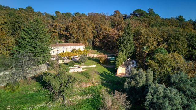 Maison à vendre - 8 pièces - 550 m2 - Chateauneuf Grasse - 06 - PROVENCE-ALPES-COTE-D-AZUR