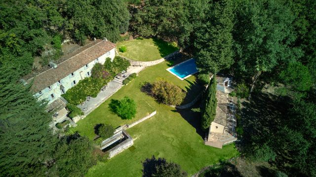 Maison à vendre - 8 pièces - 550 m2 - Chateauneuf Grasse - 06 - PROVENCE-ALPES-COTE-D-AZUR