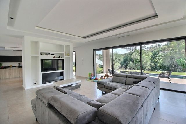 Maison &agrave; vendre - 5 pi&egrave;ces - 205 m2 - Le Rouret - 06 - PROVENCE-ALPES-COTE-D-AZUR