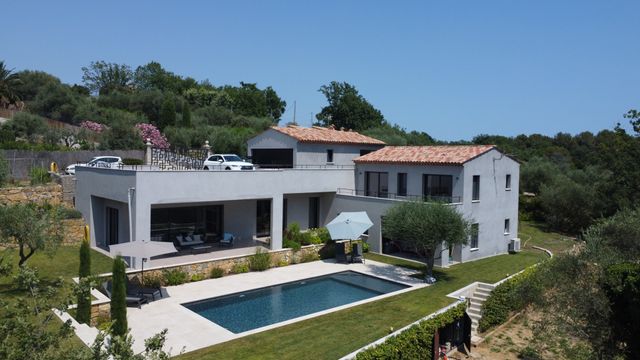 Maison &agrave; vendre - 5 pi&egrave;ces - 205 m2 - Le Rouret - 06 - PROVENCE-ALPES-COTE-D-AZUR