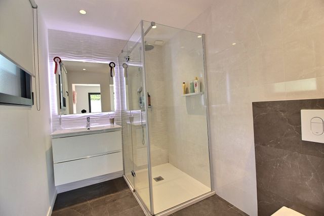 Maison &agrave; vendre - 5 pi&egrave;ces - 205 m2 - Le Rouret - 06 - PROVENCE-ALPES-COTE-D-AZUR