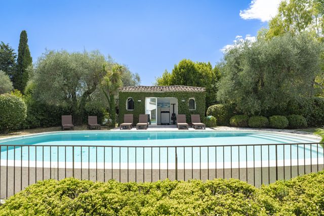 Maison à vendre - 5 pièces - 160 m2 - Le Rouret - 06 - PROVENCE-ALPES-COTE-D-AZUR