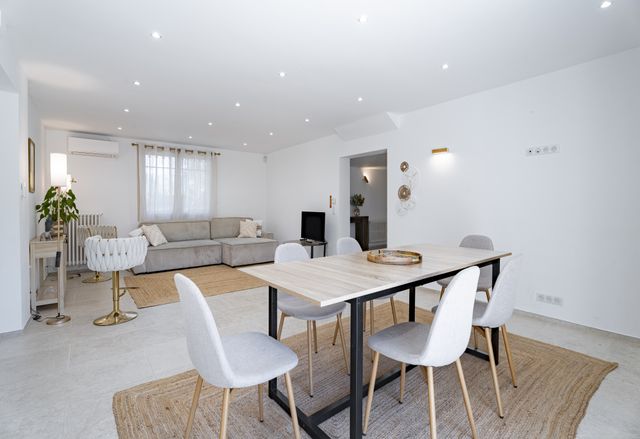 Maison à vendre - 5 pièces - 160 m2 - Le Rouret - 06 - PROVENCE-ALPES-COTE-D-AZUR