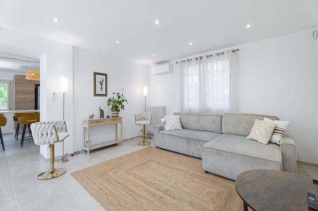 Maison à vendre - 5 pièces - 160 m2 - Le Rouret - 06 - PROVENCE-ALPES-COTE-D-AZUR