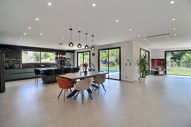 Maison &agrave; vendre - 5 pi&egrave;ces - 200 m2 - Peymeinade - 06 - PROVENCE-ALPES-COTE-D-AZUR