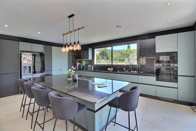 Maison &agrave; vendre - 5 pi&egrave;ces - 200 m2 - Peymeinade - 06 - PROVENCE-ALPES-COTE-D-AZUR