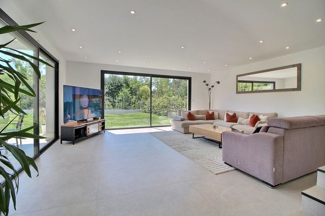Maison &agrave; vendre - 5 pi&egrave;ces - 200 m2 - Peymeinade - 06 - PROVENCE-ALPES-COTE-D-AZUR