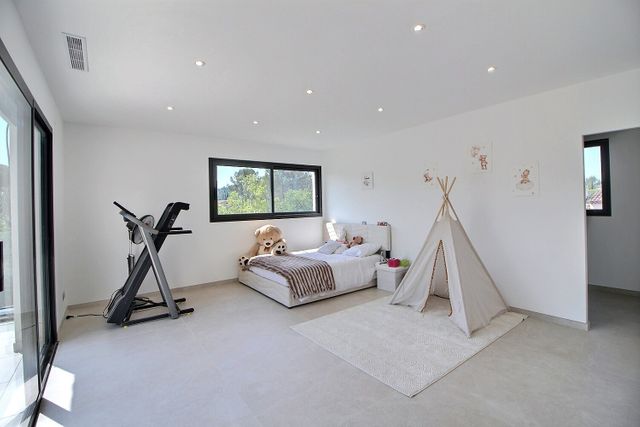Maison &agrave; vendre - 5 pi&egrave;ces - 200 m2 - Peymeinade - 06 - PROVENCE-ALPES-COTE-D-AZUR