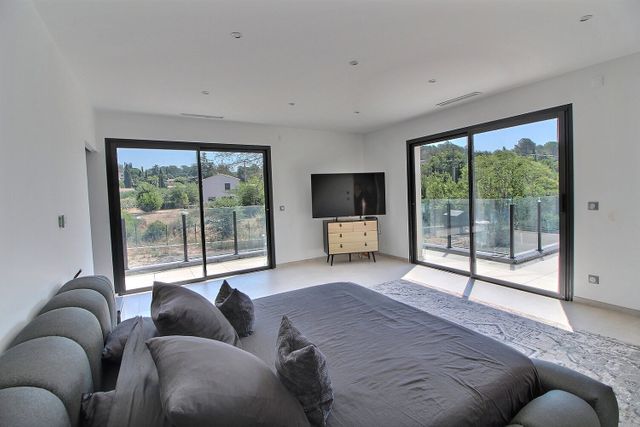 Maison &agrave; vendre - 5 pi&egrave;ces - 200 m2 - Peymeinade - 06 - PROVENCE-ALPES-COTE-D-AZUR