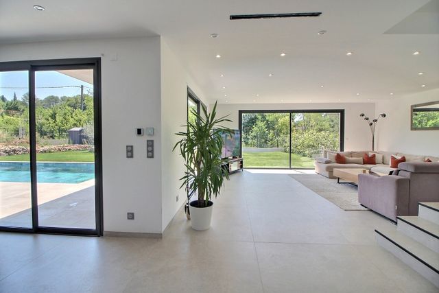 Maison &agrave; vendre - 5 pi&egrave;ces - 200 m2 - Peymeinade - 06 - PROVENCE-ALPES-COTE-D-AZUR