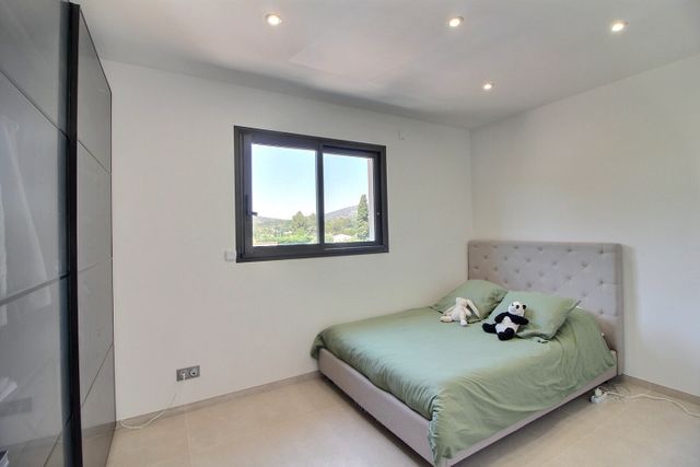 Maison &agrave; vendre - 5 pi&egrave;ces - 200 m2 - Peymeinade - 06 - PROVENCE-ALPES-COTE-D-AZUR