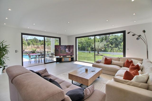 Maison &agrave; vendre - 5 pi&egrave;ces - 200 m2 - Peymeinade - 06 - PROVENCE-ALPES-COTE-D-AZUR