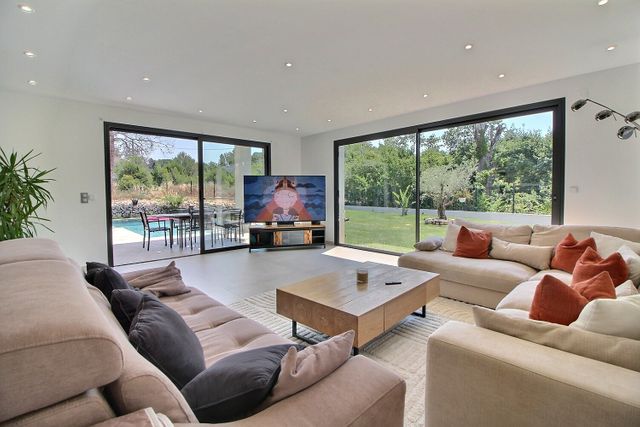 Maison &agrave; vendre - 5 pi&egrave;ces - 200 m2 - Peymeinade - 06 - PROVENCE-ALPES-COTE-D-AZUR