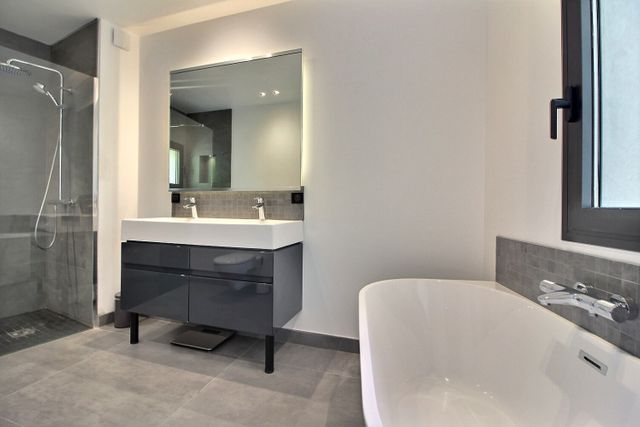 Maison &agrave; vendre - 5 pi&egrave;ces - 214 m2 - Grasse - 06 - PROVENCE-ALPES-COTE-D-AZUR