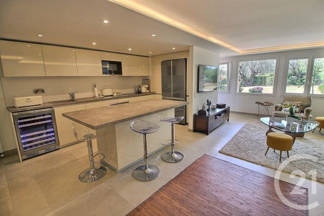 Maison à vendre - 8 pièces - 250 m2 - Le Rouret - 06 - PROVENCE-ALPES-COTE-D-AZUR