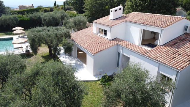 Maison à vendre - 6 pièces - 226 m2 - Chateauneuf Grasse - 06 - PROVENCE-ALPES-COTE-D-AZUR
