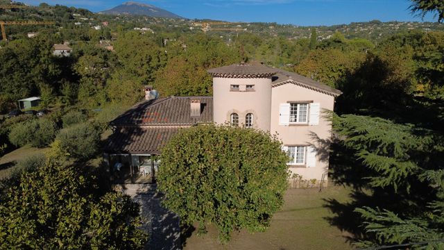 Maison à vendre - 5 pièces - 153 m2 - Chateauneuf Grasse - 06 - PROVENCE-ALPES-COTE-D-AZUR