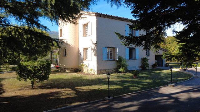 Maison à vendre - 5 pièces - 153 m2 - Chateauneuf Grasse - 06 - PROVENCE-ALPES-COTE-D-AZUR